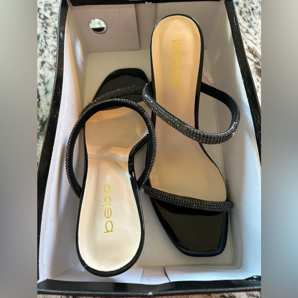 Bebe Camilah black heal never worn-NEW